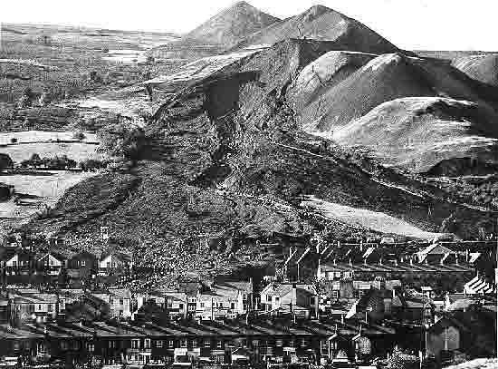 photo: Aberfan landslide